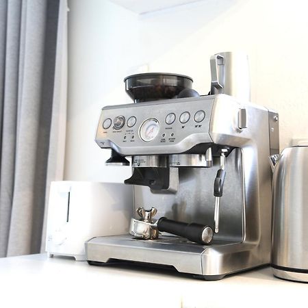 Skyline Haven - Entire Apartment - Free Parking, Espresso, Netflix - 15M To Cbd, Stadium, Ferry Wellington Buitenkant foto