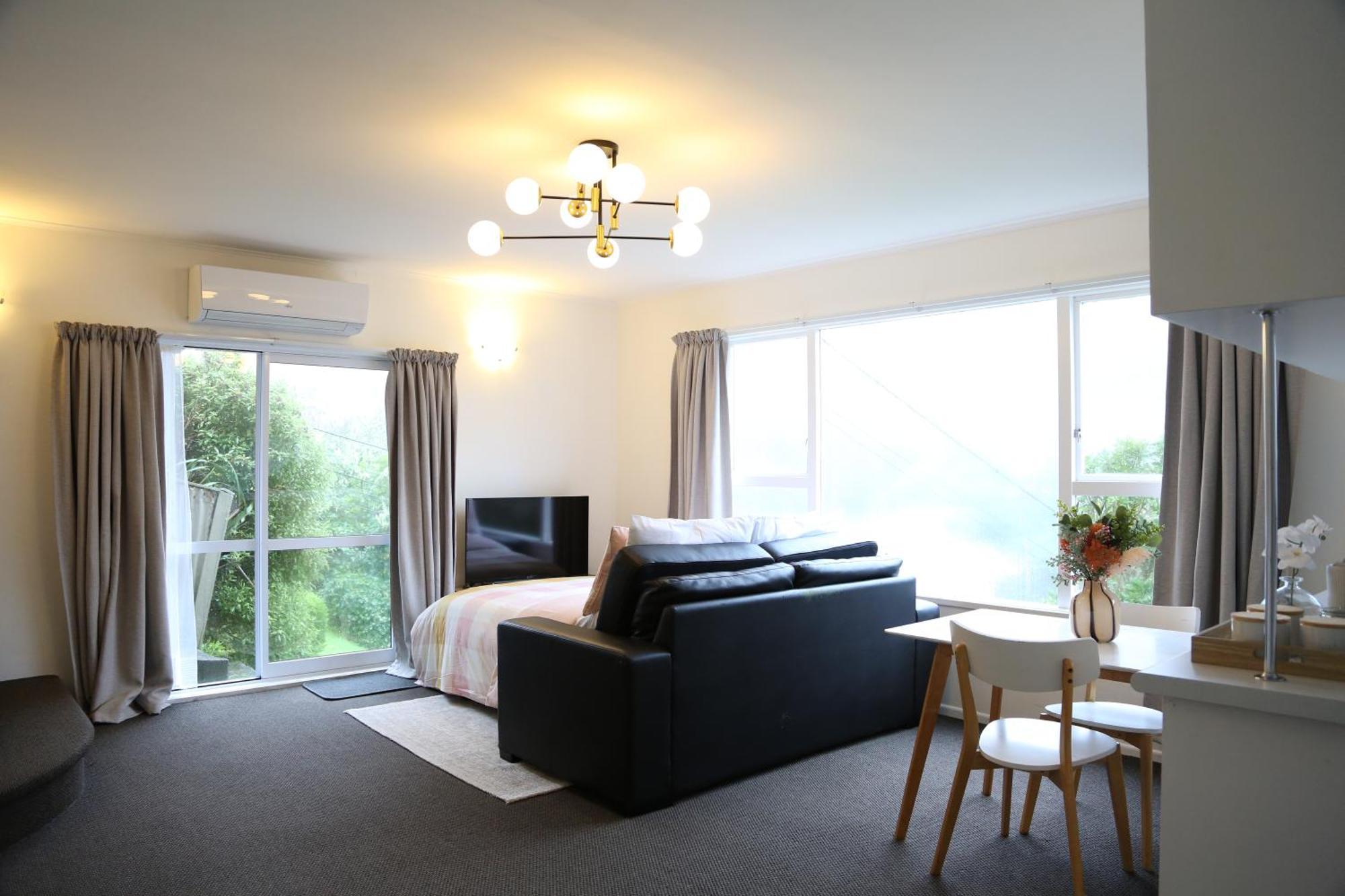 Skyline Haven - Entire Apartment - Free Parking, Espresso, Netflix - 15M To Cbd, Stadium, Ferry Wellington Buitenkant foto